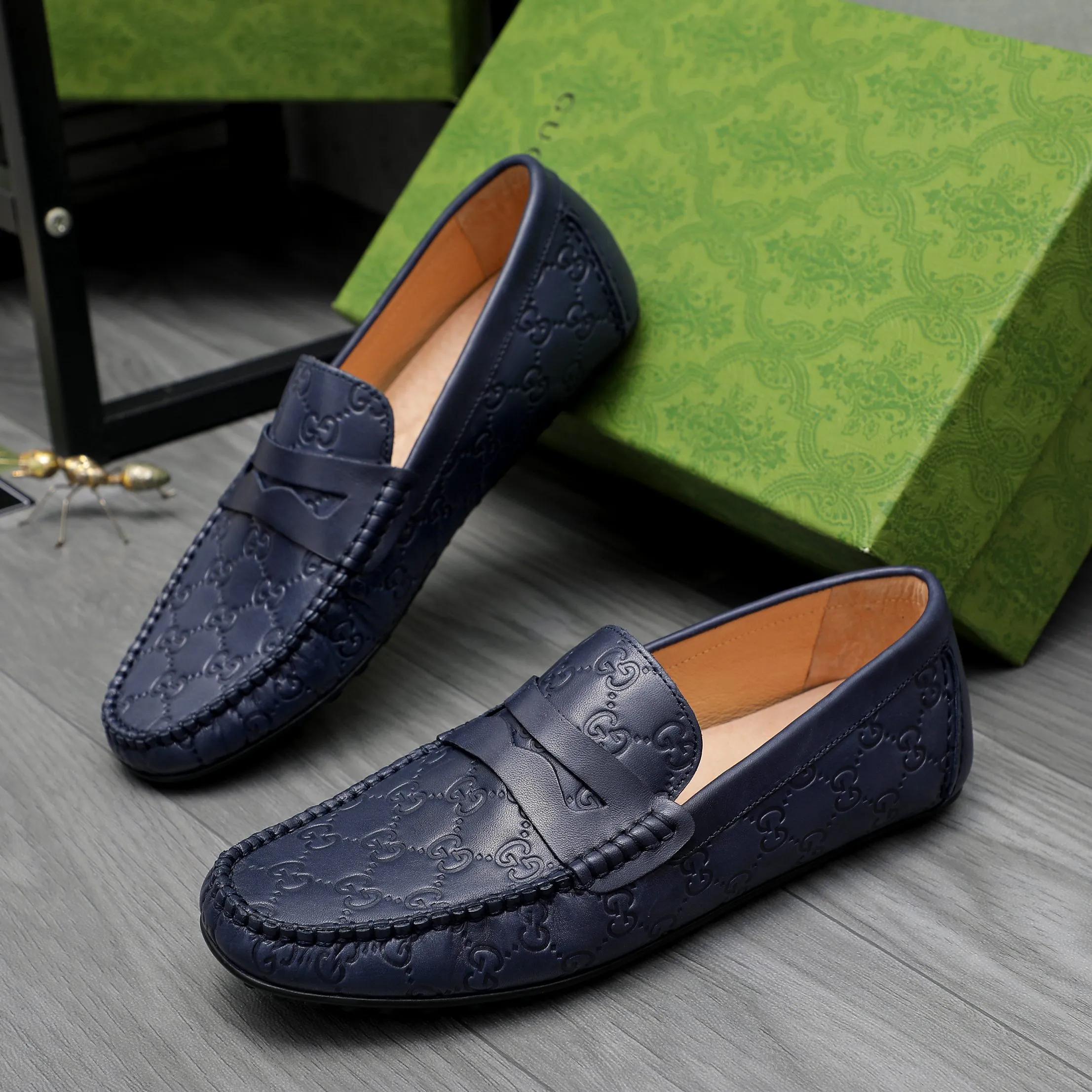 Men's shoes 💰380 Product trademark: GUCCI "Gucci" casual slip-on beanie shoes Regular size: 38-45 (45 is custom-made and non-returnable) Product materials: Selected high-quality embossed cowhide upper, pigskin lining, beanie outsole